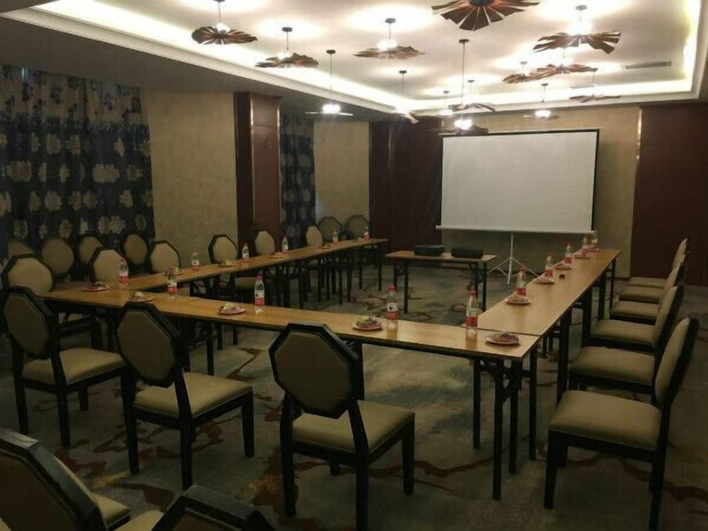 Metropolo Yining Development Zone Hotel 14/16