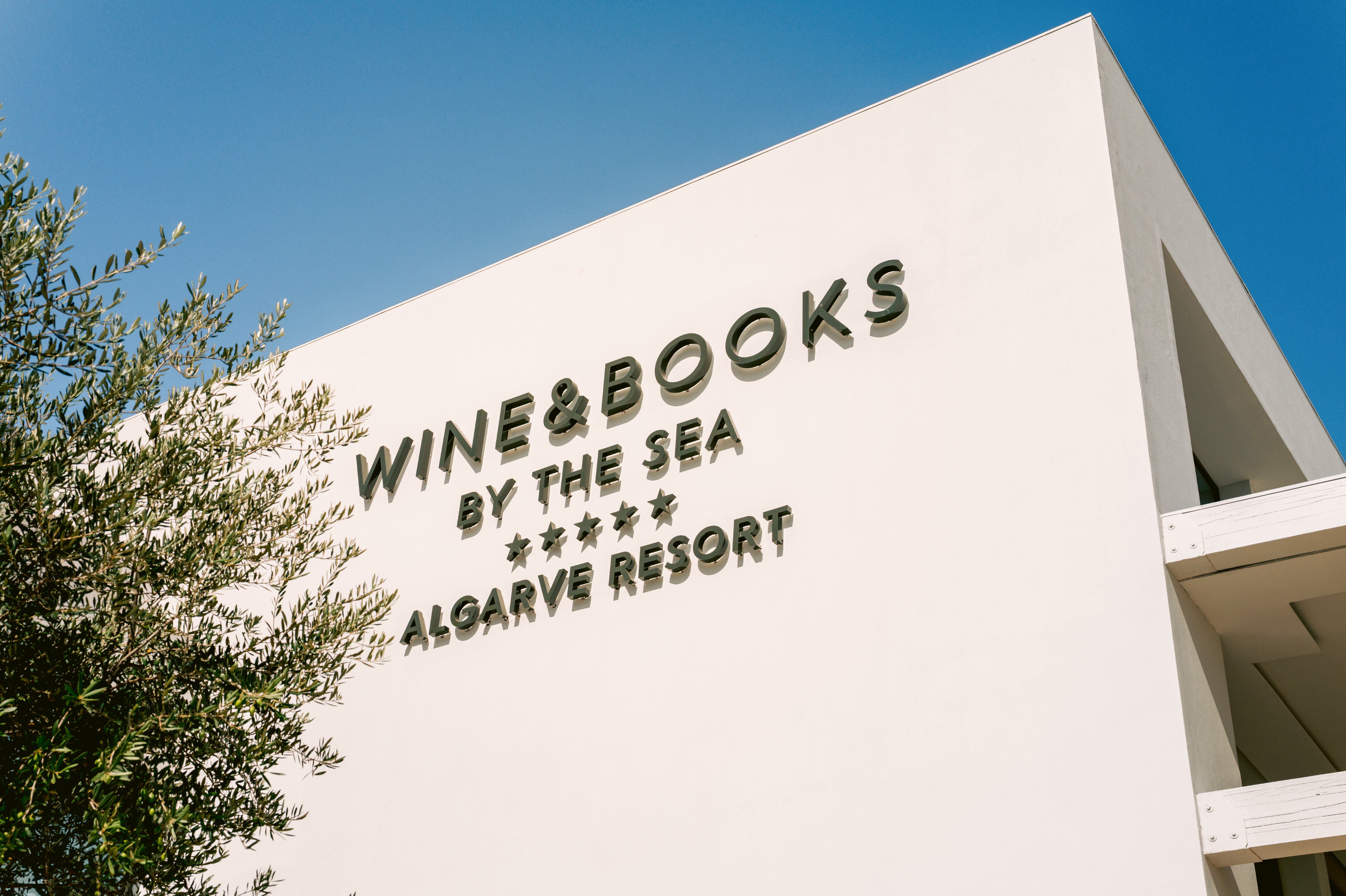 Wine & Books by the sea - Algarve Resort in ALBUFEIRA