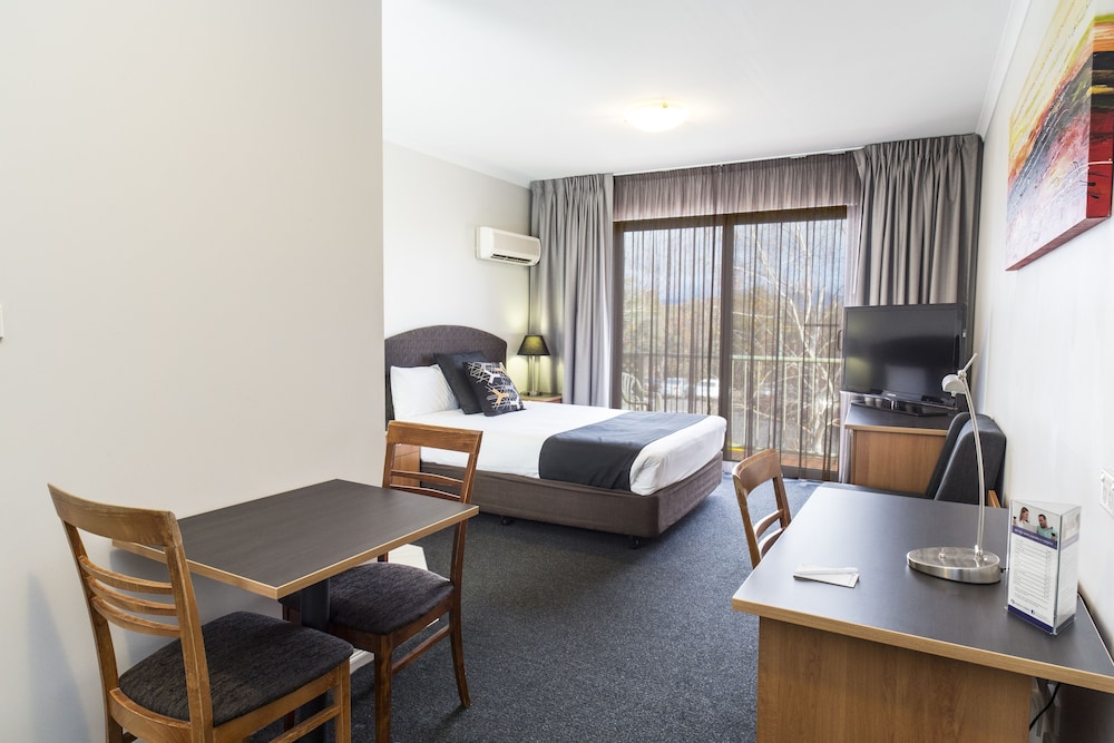 Alpha Hotel Canberra 19/41