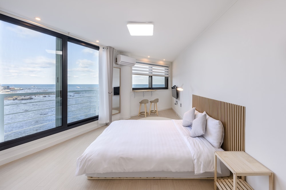 On The Sea Pension 32/80