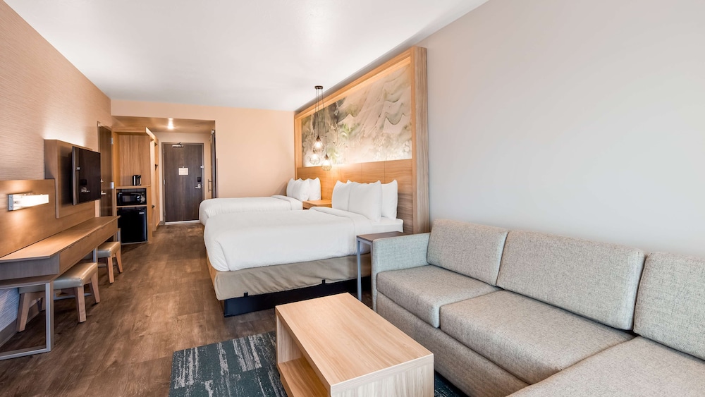 Best Western Plus Settlers Point 36/42