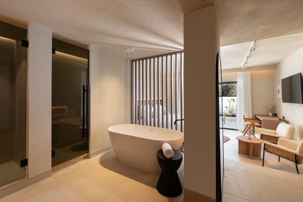 Host Villas & Suites 25/50