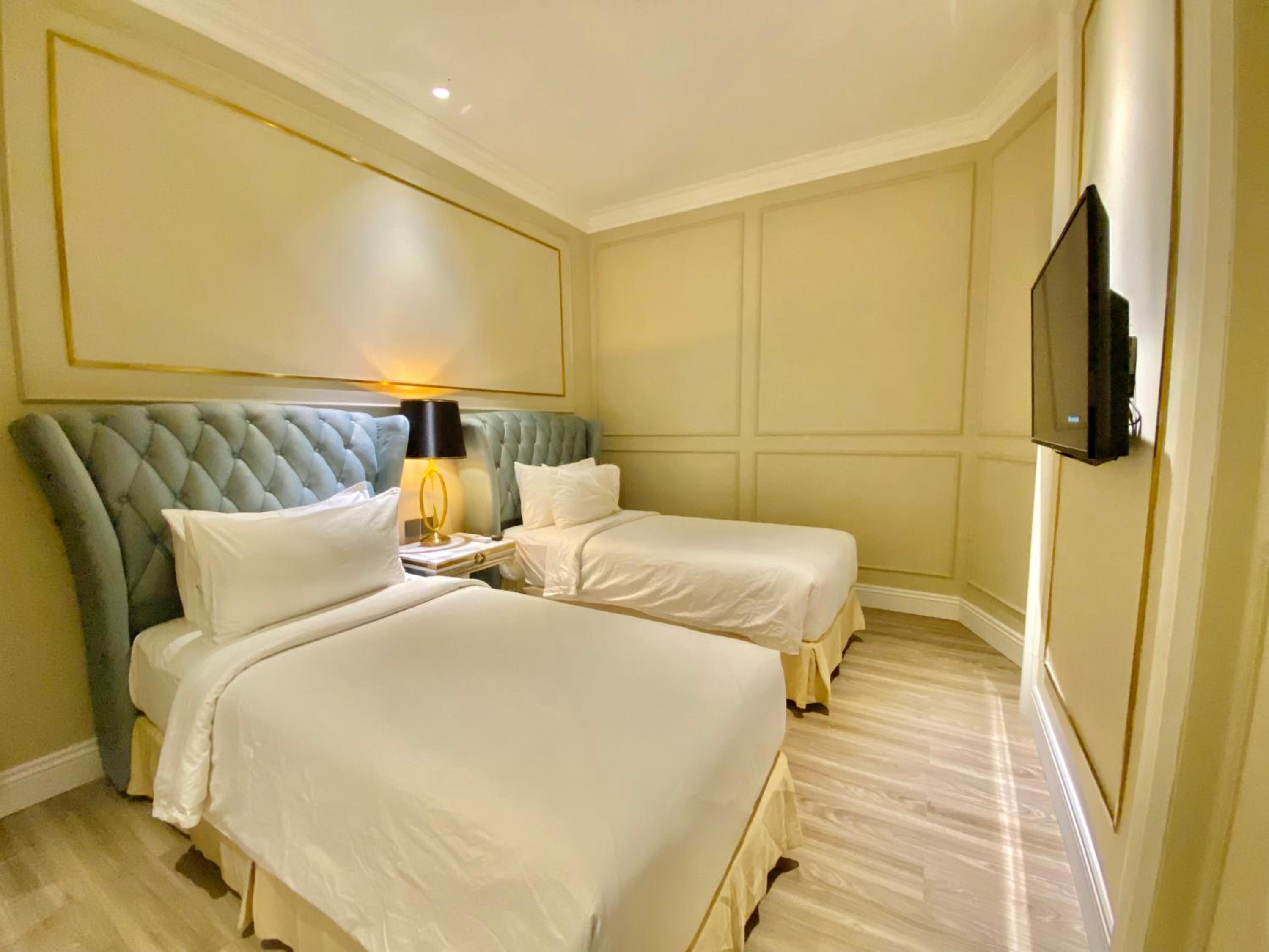 3 Bedrooms, Suite