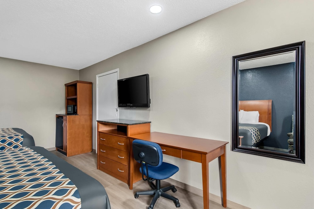 Rodeway Inn & Suites Jefferson 38/53