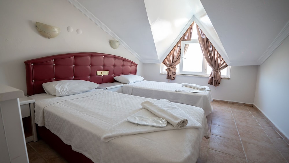 Basil's Apart Hotel 23/51