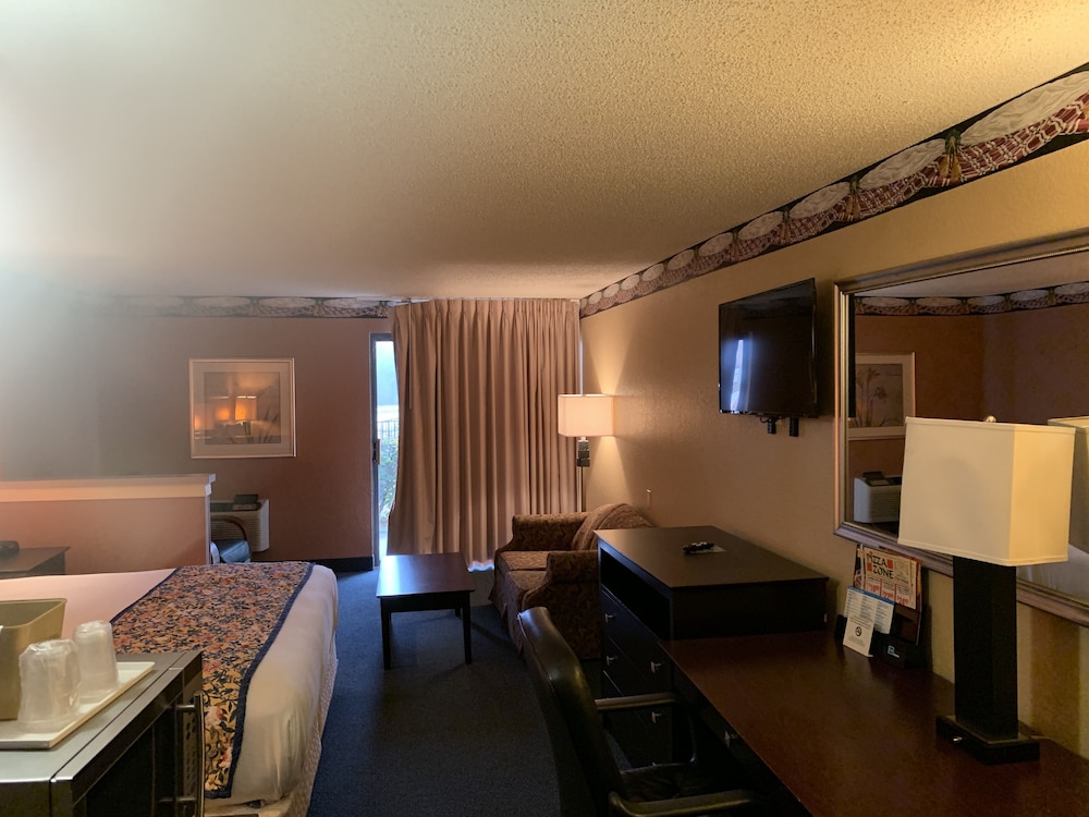 Lincoln Inn Express Hotel And Suites 11/28