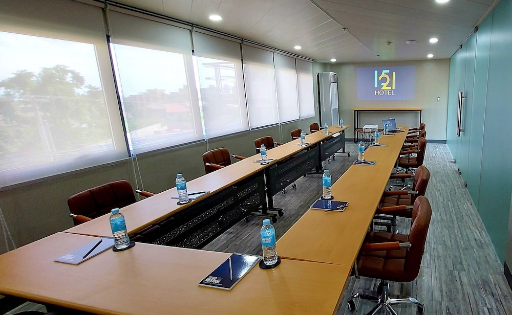 1521 Hotel 43/45