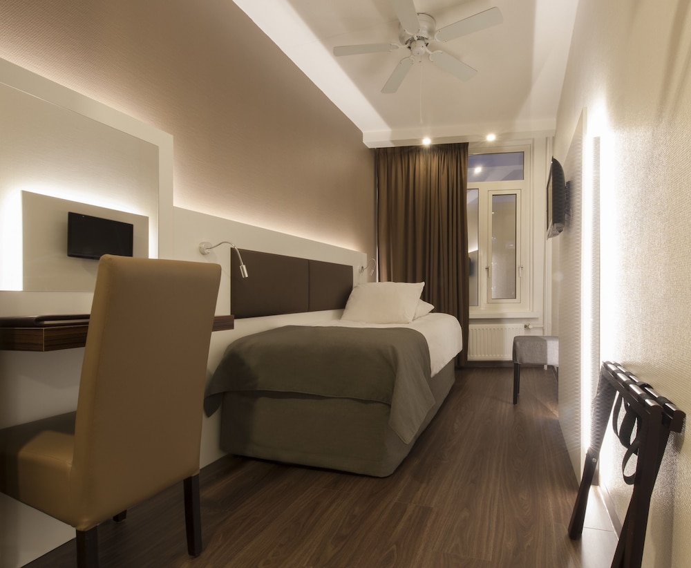 Hotel Emma 11/44
