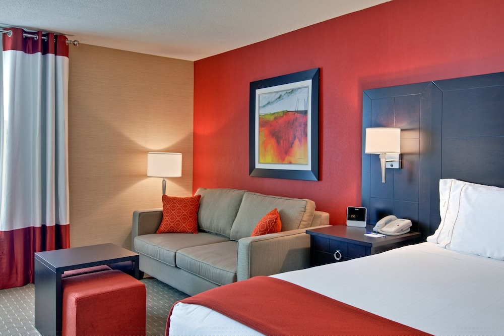 Holiday Inn Express Suites Chatham South 45/75