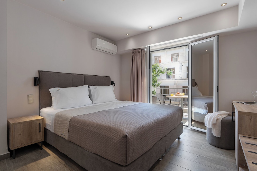 Room at Piraeus City Hotel, ATHENS