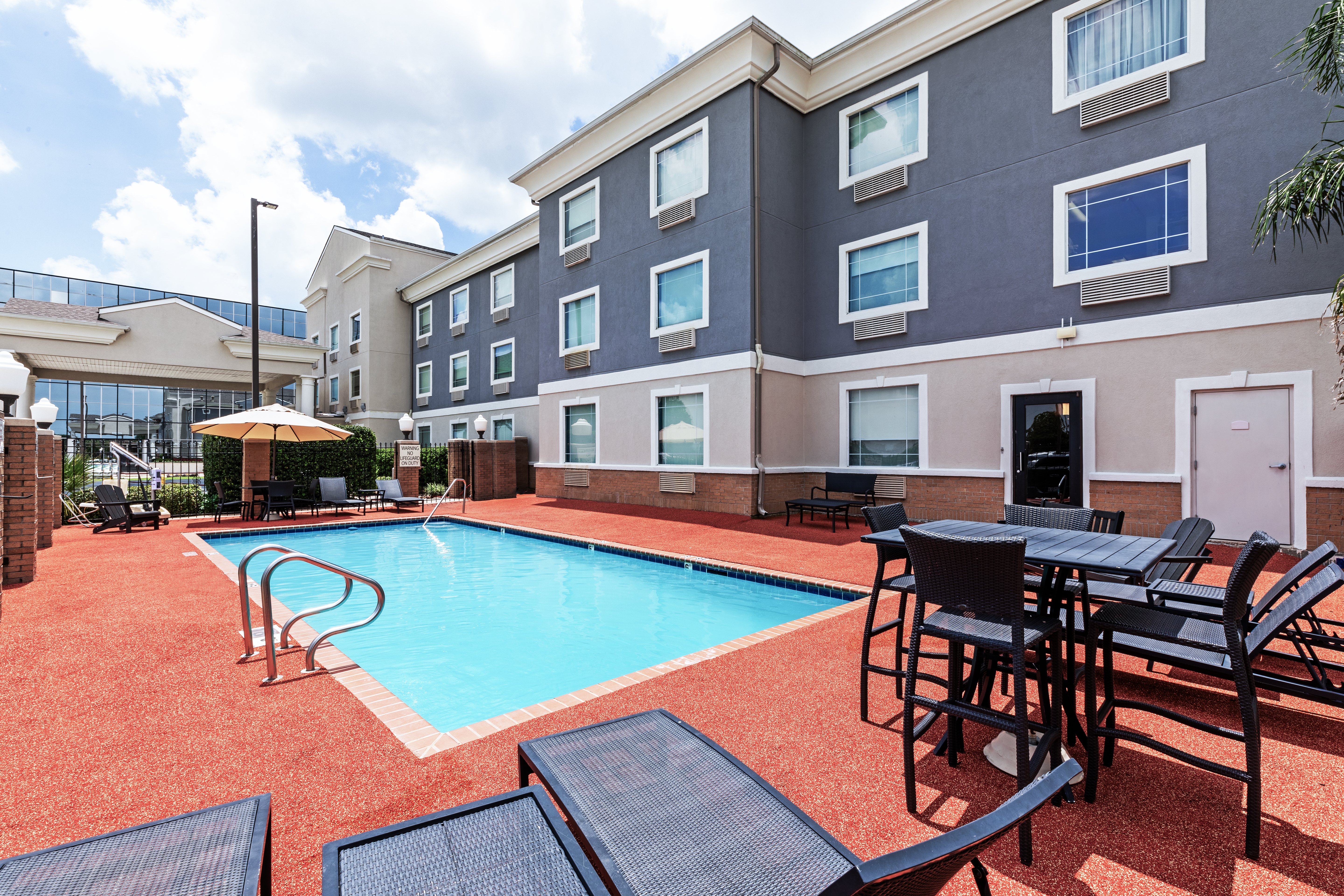 Holiday Inn Express Harvey-Marrero 46/46