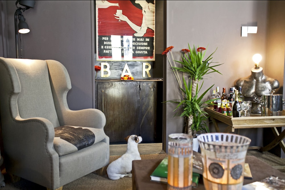 Porcellino Gallery Art Boutique B and B 23/39