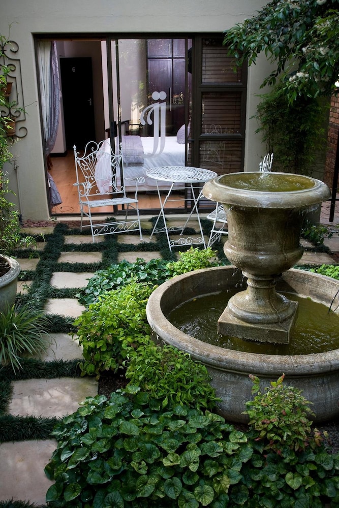 InnJoy Boutique Hotel 46/50