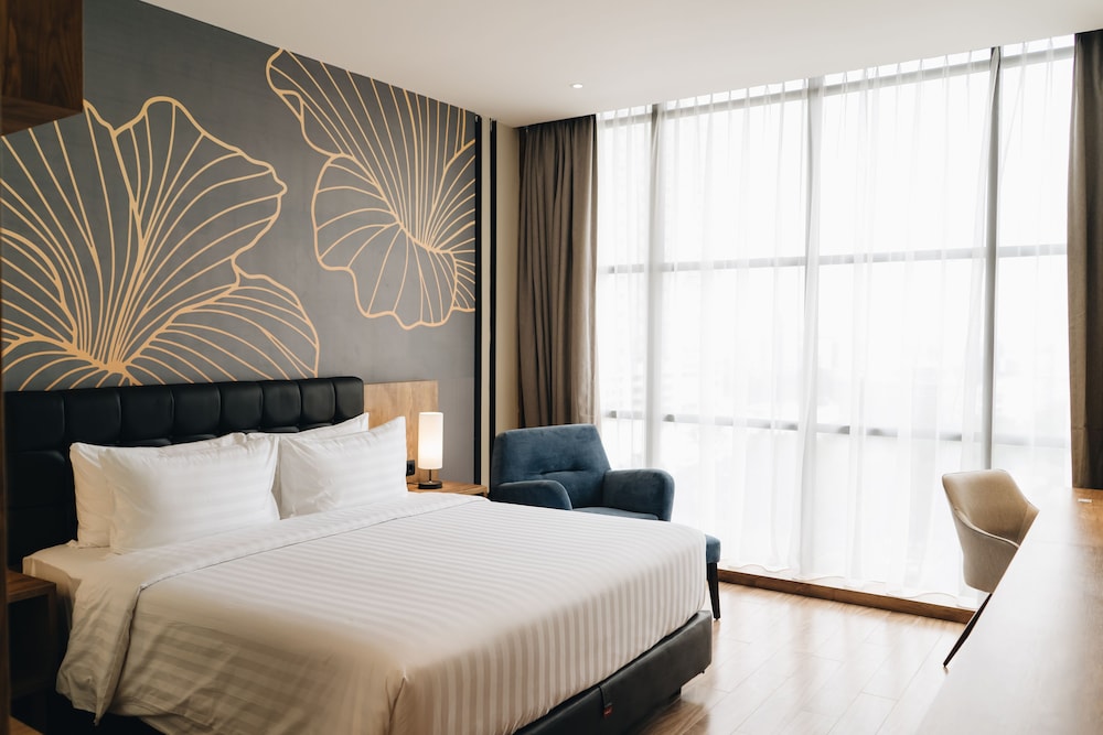 Deluxe, King Bed, Smoking