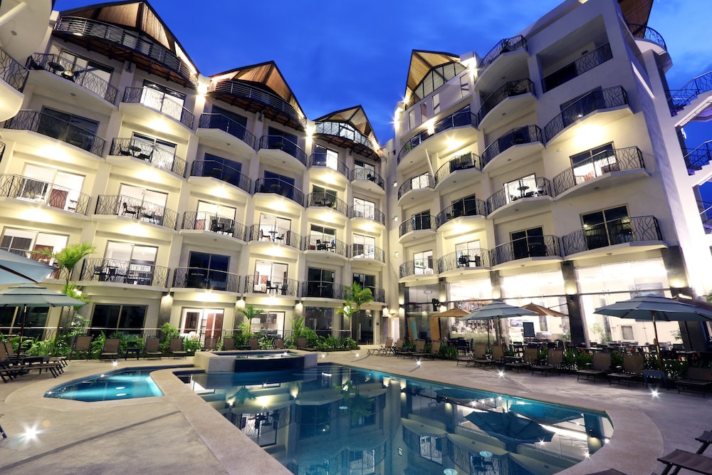 Sky Penthouses At Oceano 3/50