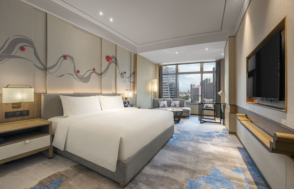 DELUXE, KING BED, CITY VIEW, SMOKING
