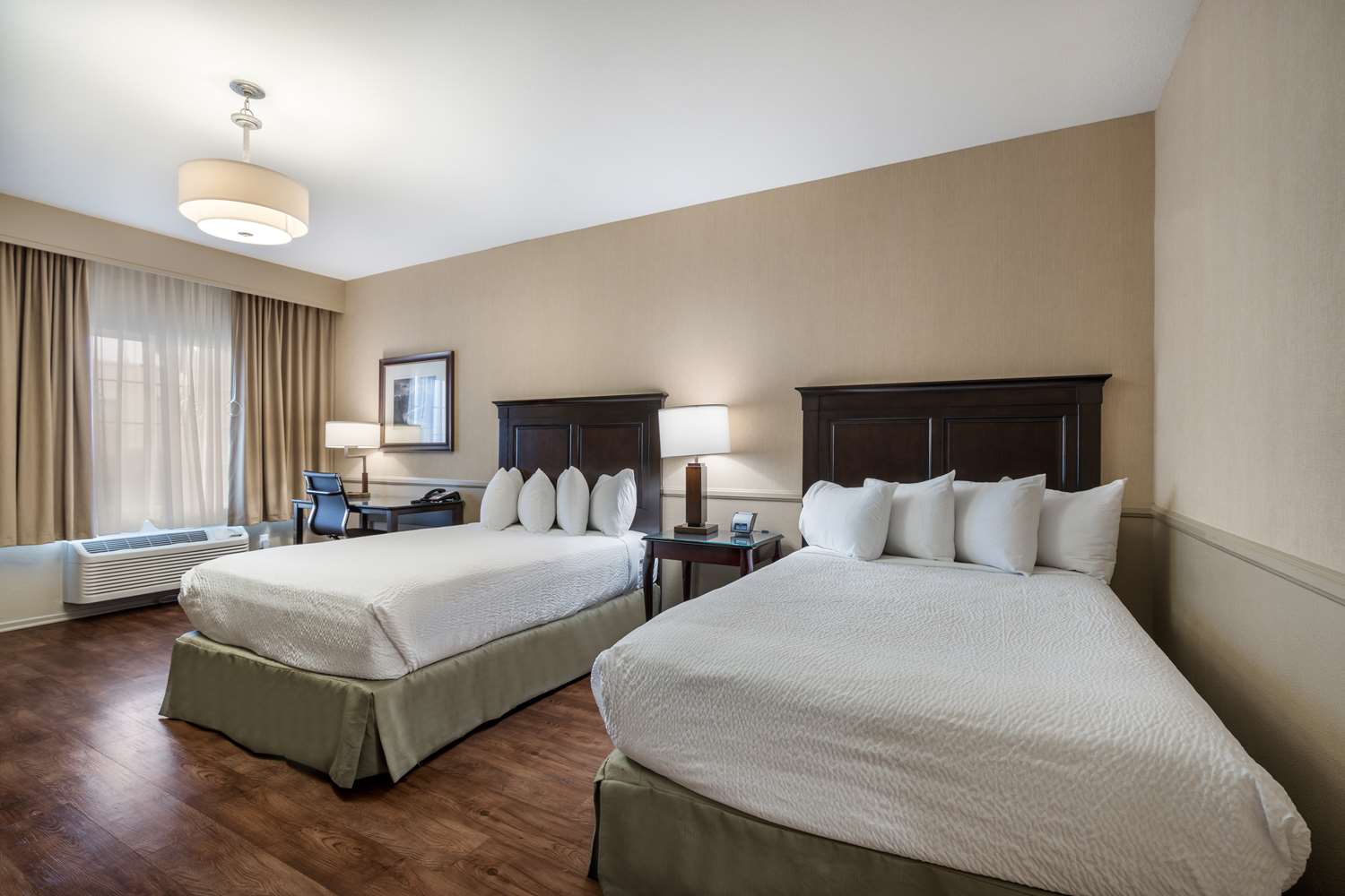 Room, 2 Double Beds, Bathtub, Accessible