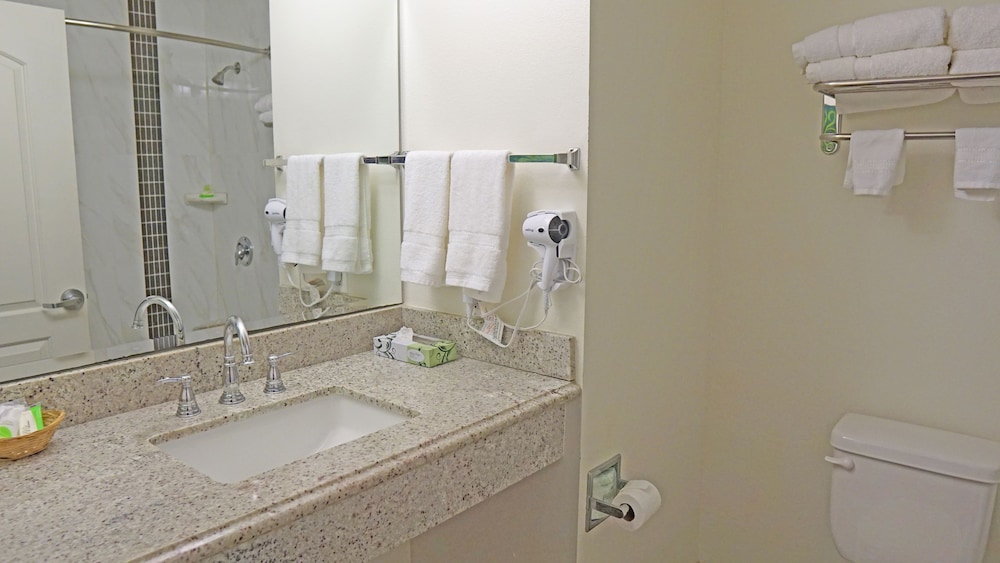 Ocean Surf Inn & Suites 66/73