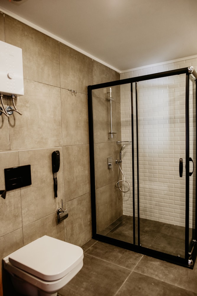 غرفة قياسية ثلاثية بسرير مزدوج وسرير فردي، Ramira Joy Hotel 6/7