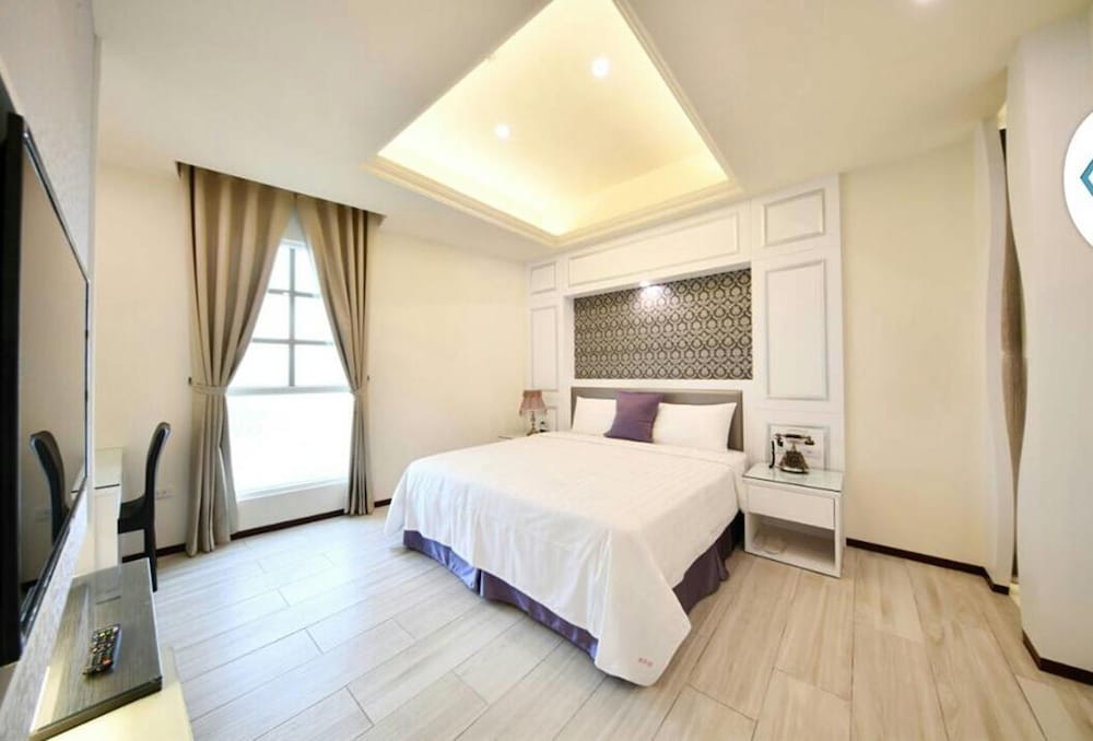 ROOM, DOUBLE BED