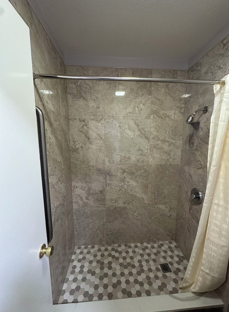 Americas Best Value Inn Corona 5/46