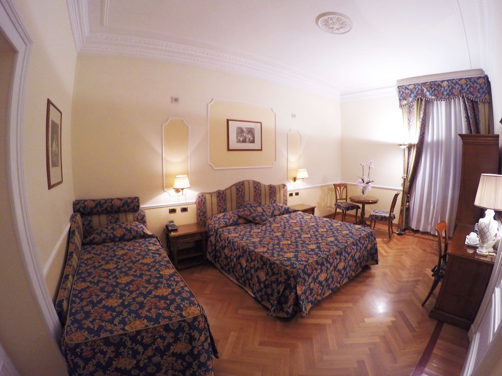 Hotel Cellini 8/61
