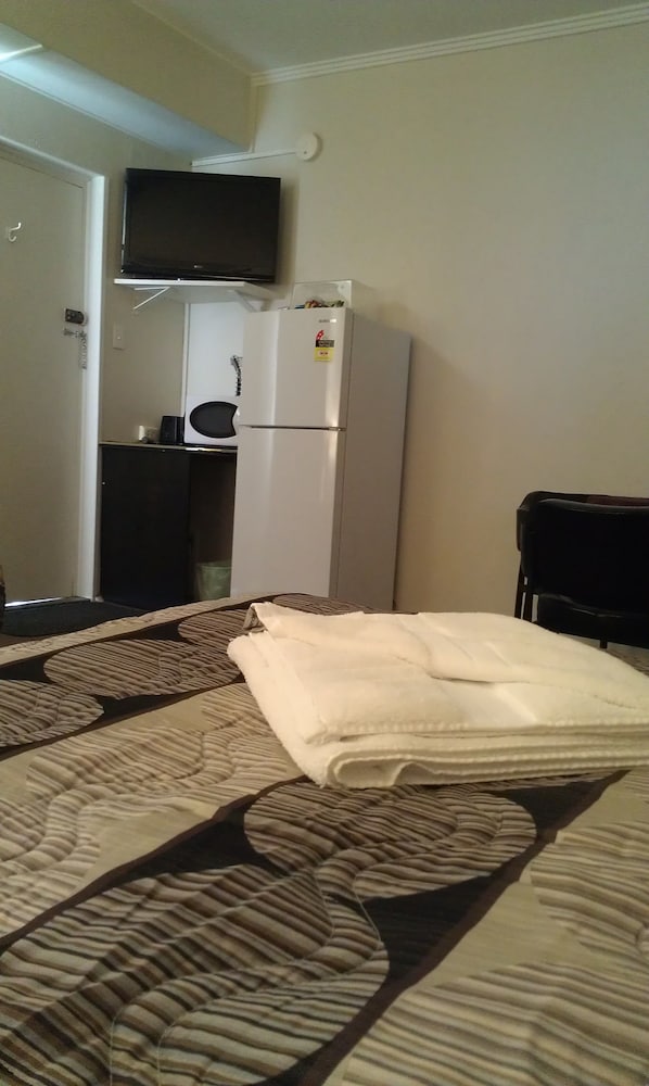 AVALON MOTEL 22/45