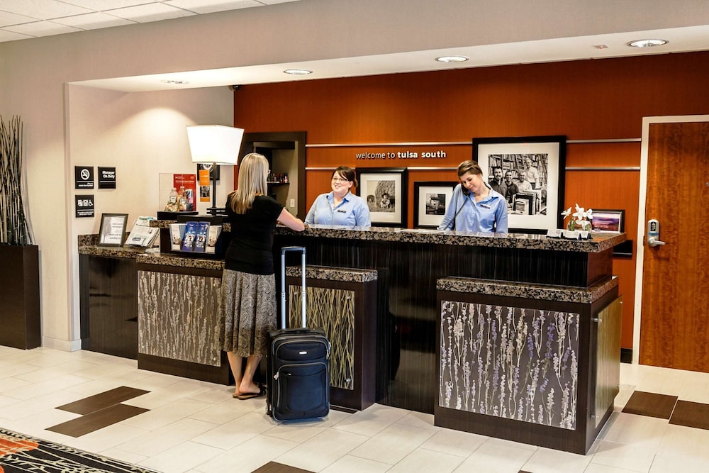 Hampton Inn and Suites Tulsa Hills 8/37