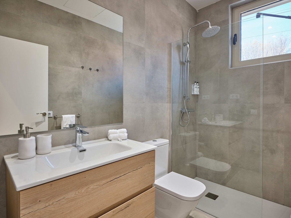 Paseo Suites Hotel 42/47
