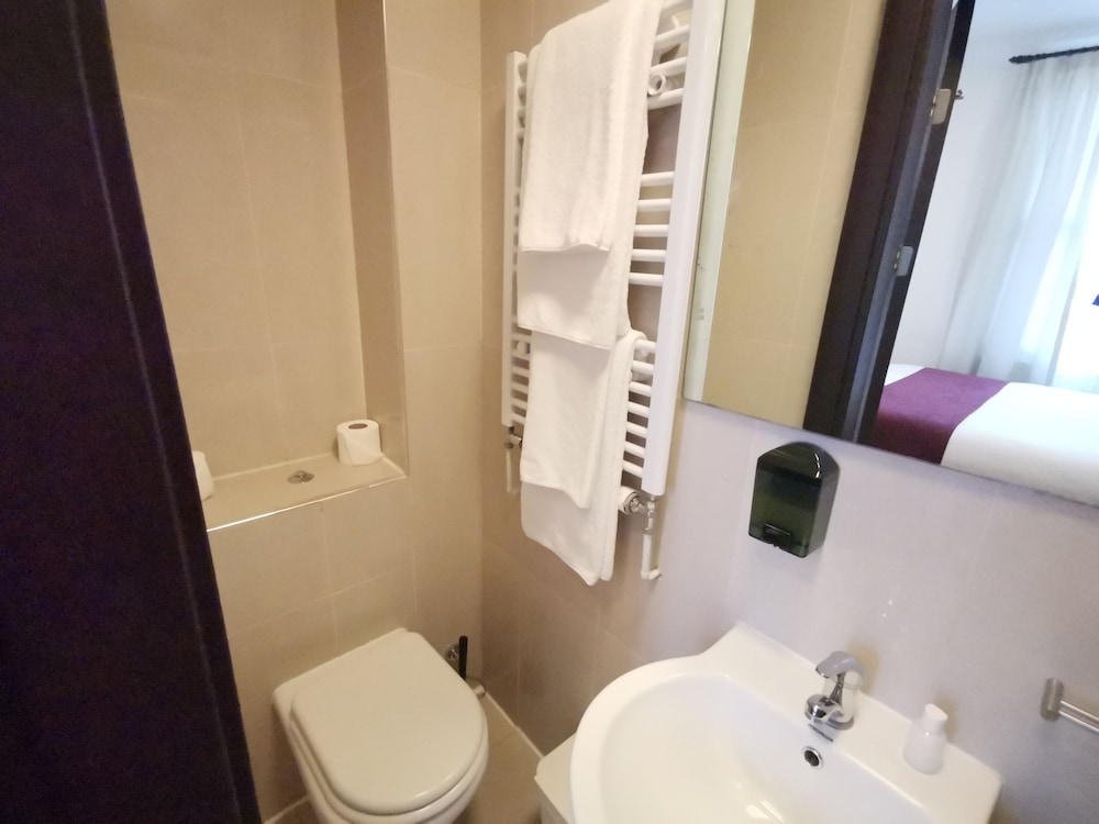 Luxury, Double Bed, The Royale Chulan Hyde Park 7/9