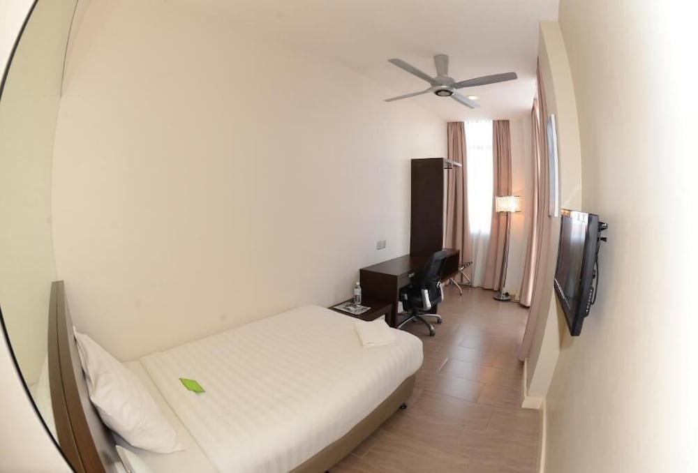 101 HOTEL BINTULU 26/28