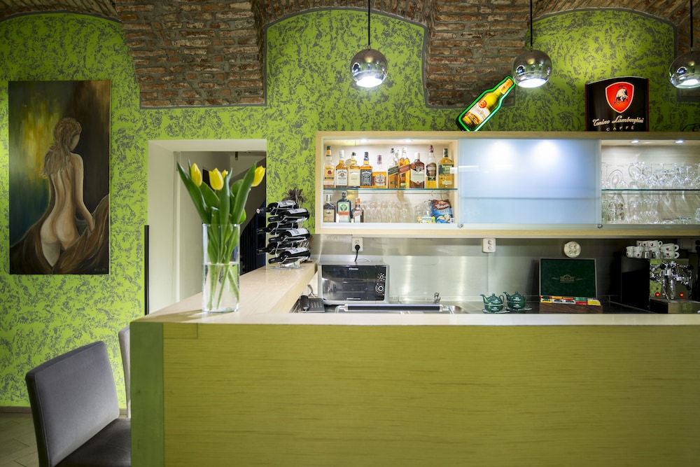 Hotel Pav 12/63
