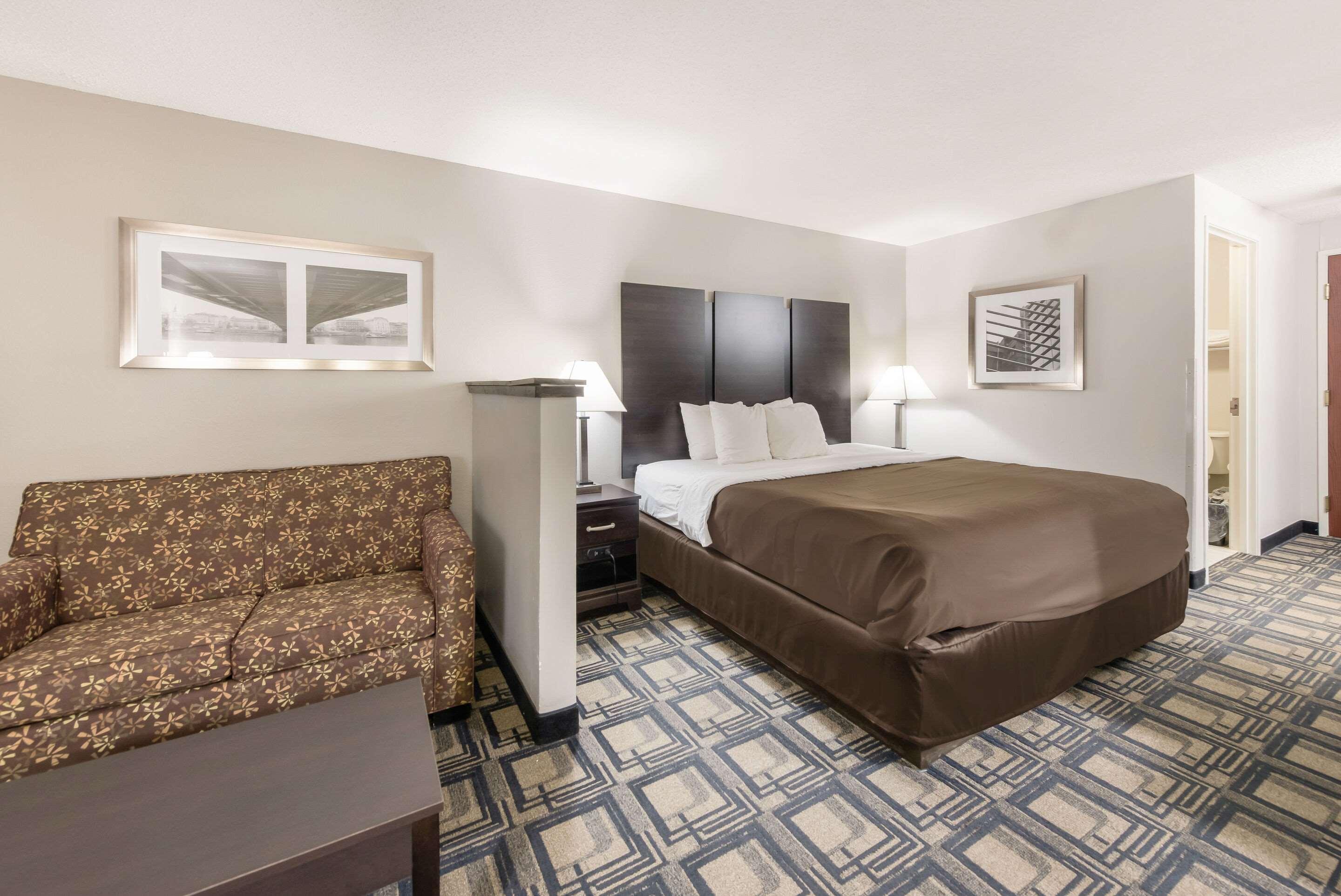 Efficiency, Suite, King Bed