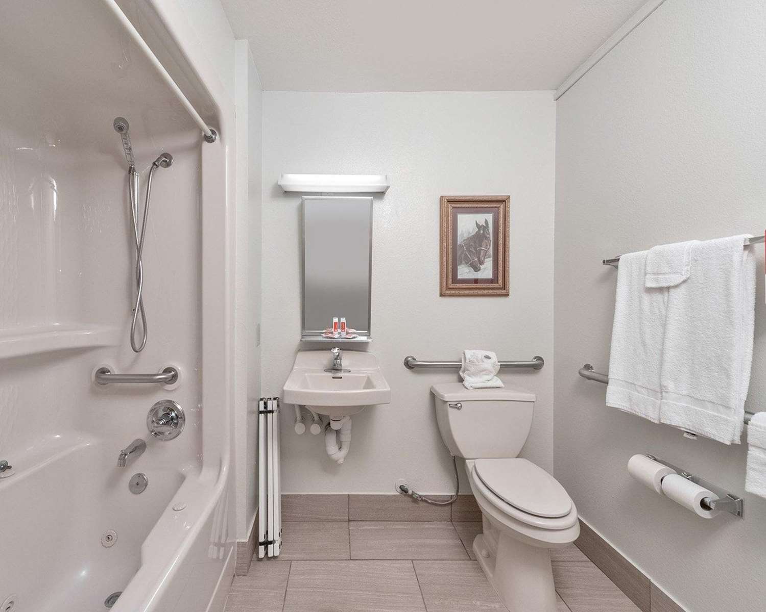 Econo Lodge Inn and Suites Shelbyville 21/21