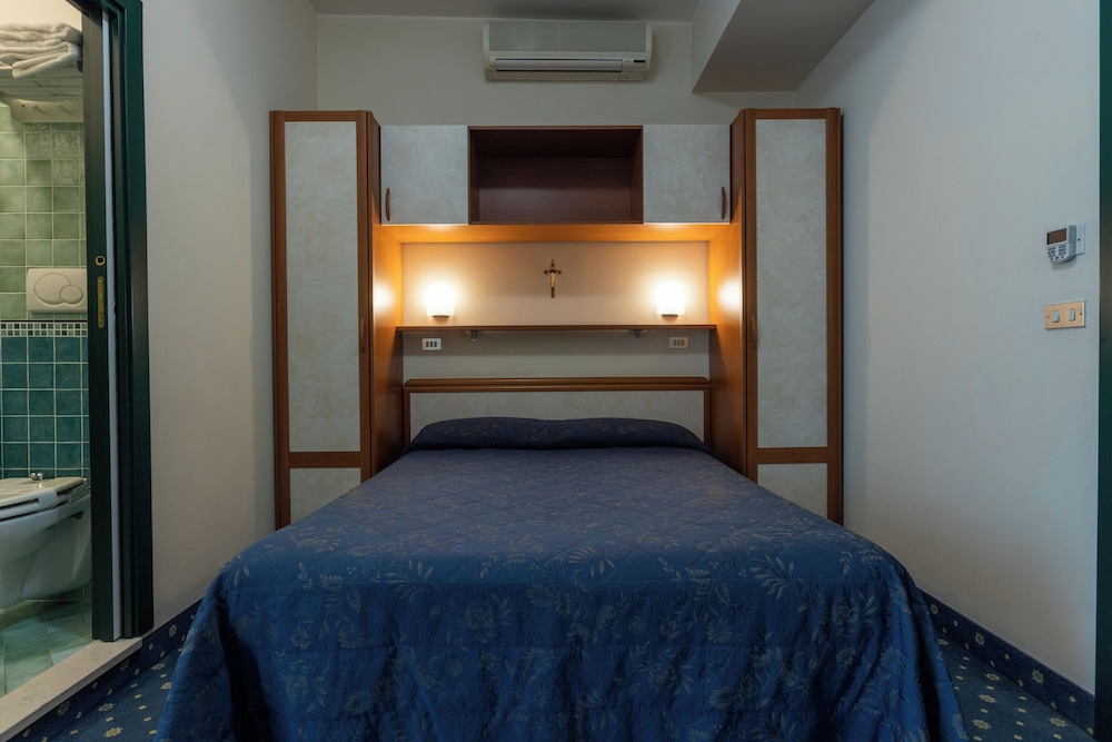 Hotel River 18/60