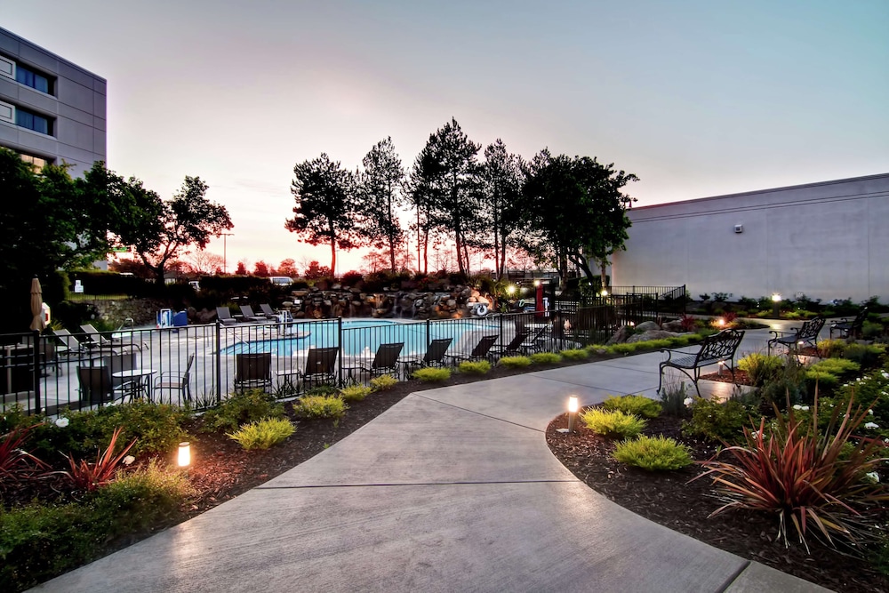 DoubleTree by Hilton Hotel Pleasanton at the Club 1/70