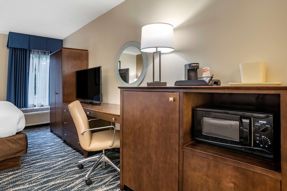 Comfort Inn Suites Newark Wilmington 9/65