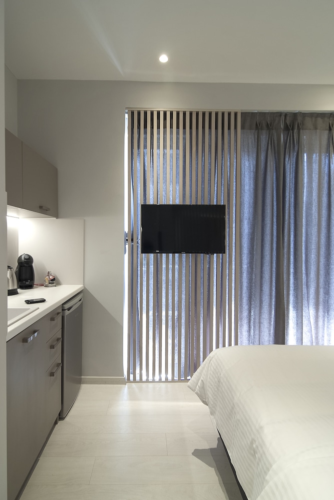 Acropolis Stay 17/50