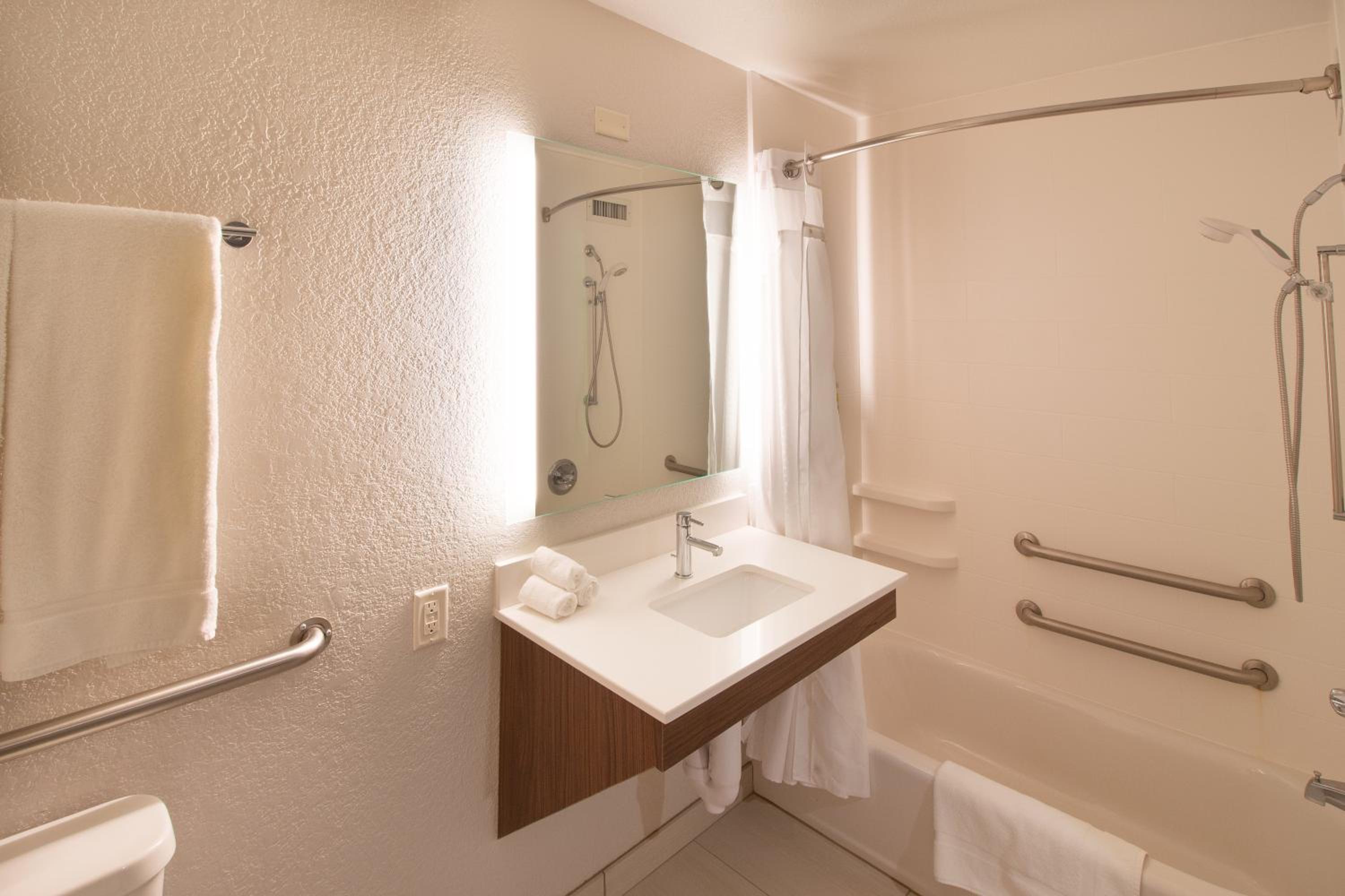 جناح بسريرين، Holiday Inn Express Hotel And Suites Worthington 5/6