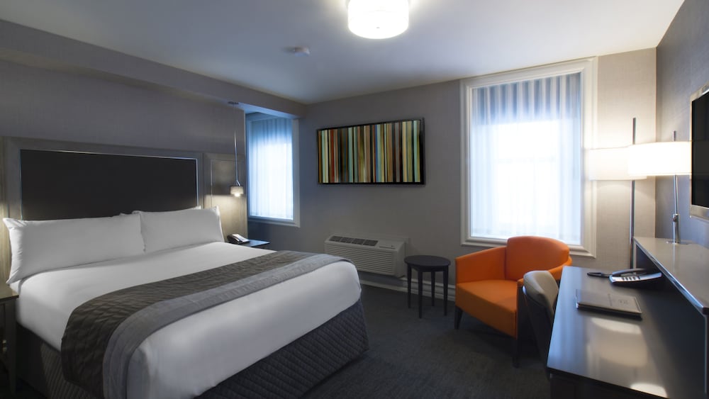 SUPERIOR, QUEEN BED