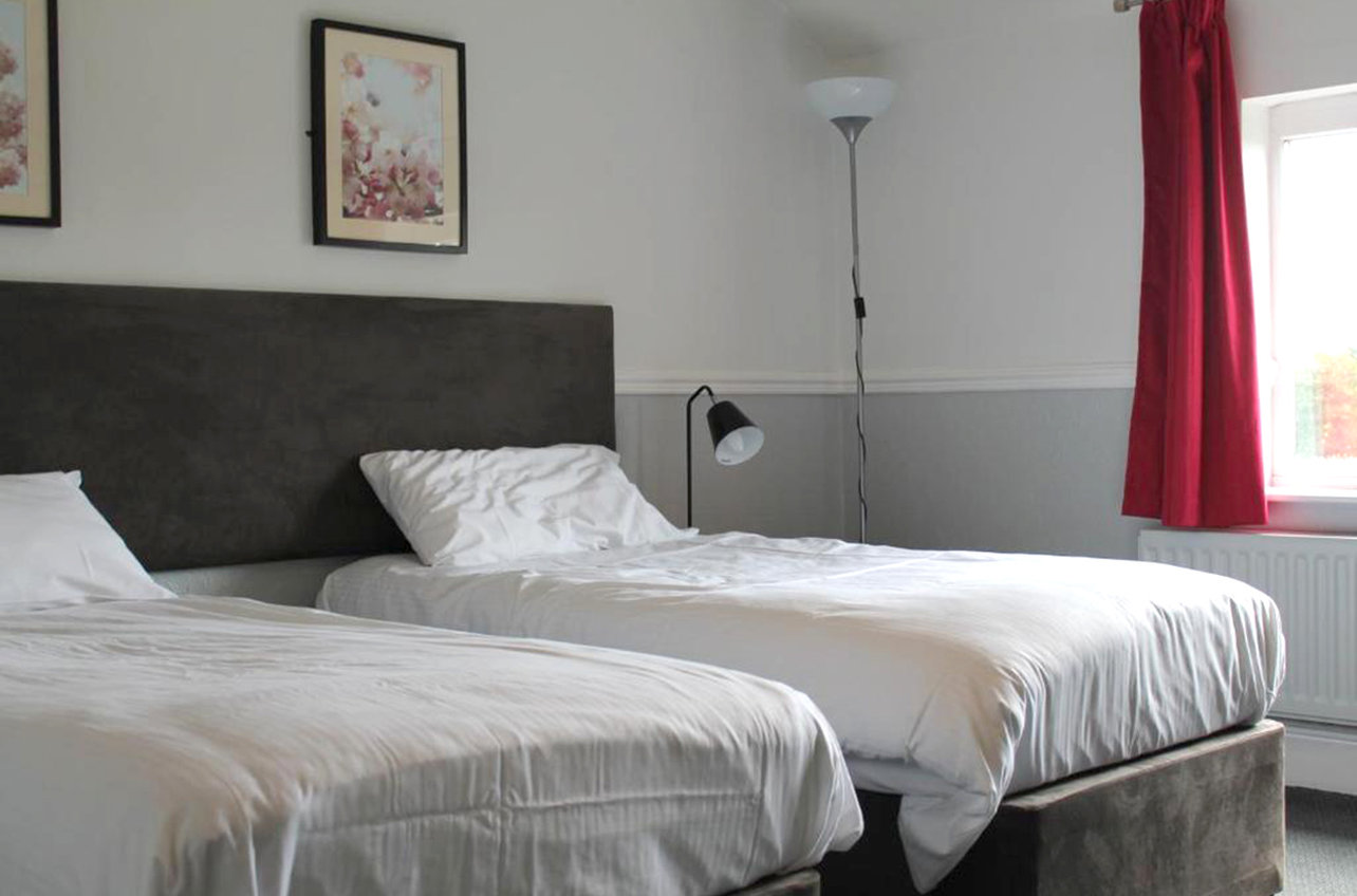 Oak Farm Hotel 11/40