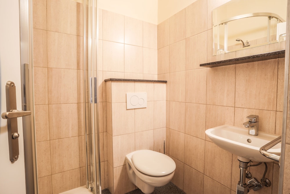 Kavalerie Hotel 34/37