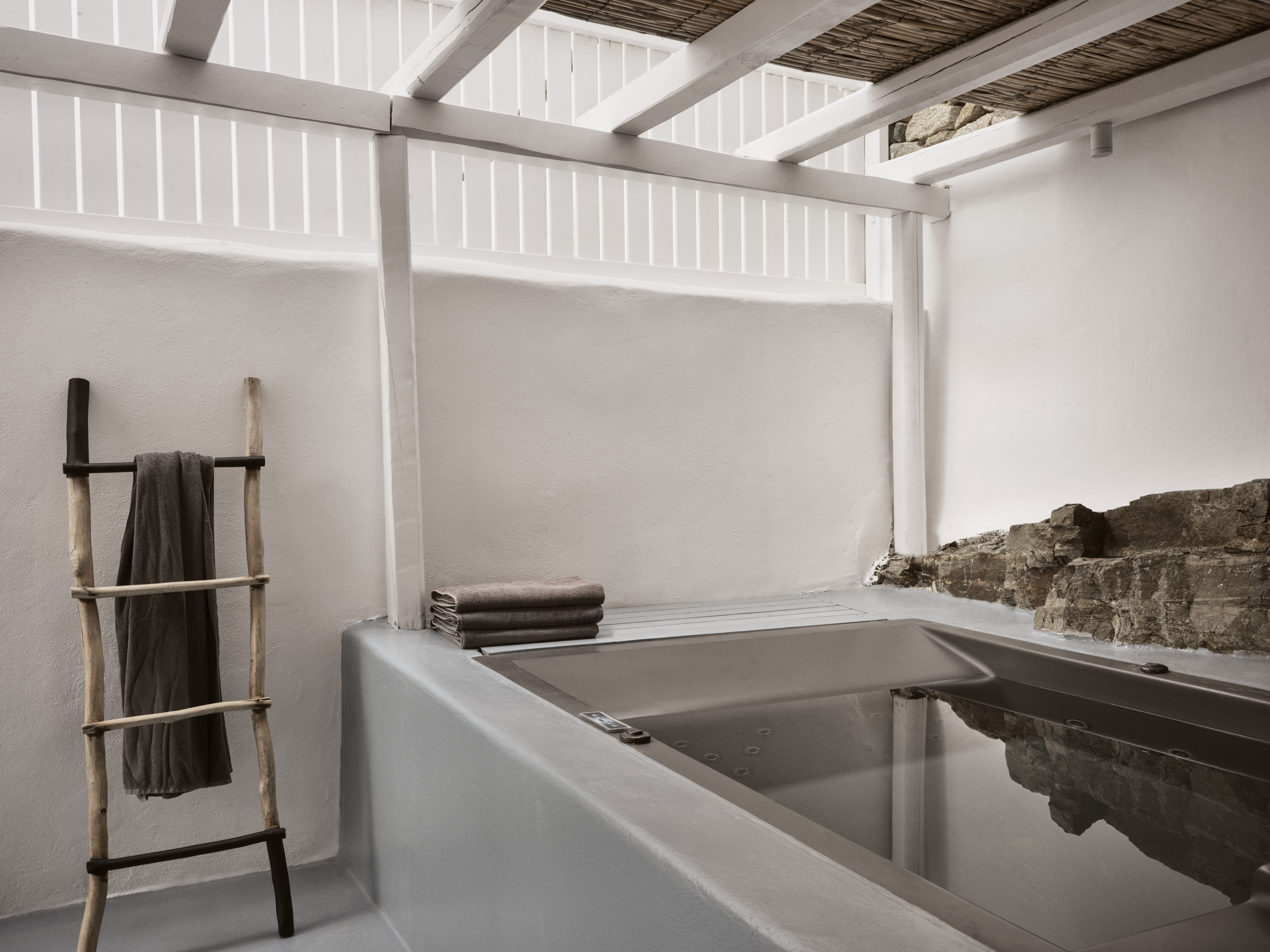 Boho, Outdoor Jetted Tub، BOHO Suites 6/6