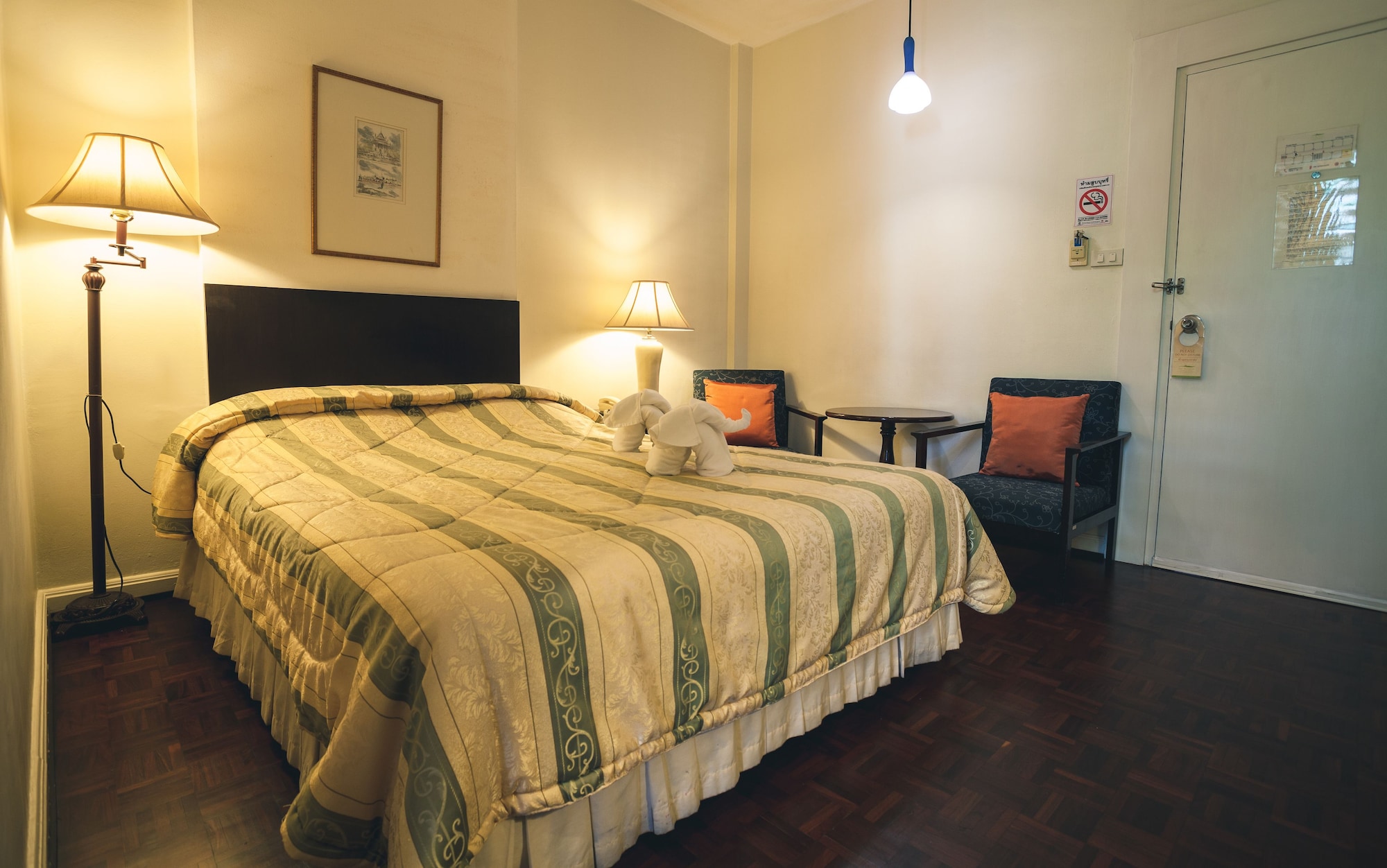 ROOM, DOUBLE BED