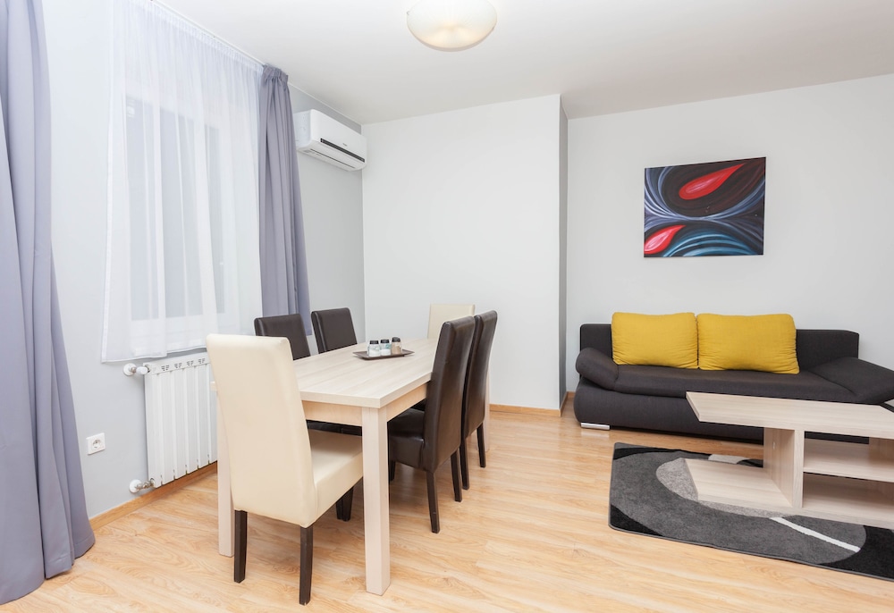 Maple Tree Apartments 42/46