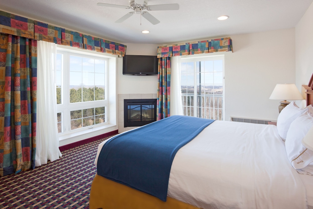 Holiday Inn Express Hotel And Suites Petoskey 23/61