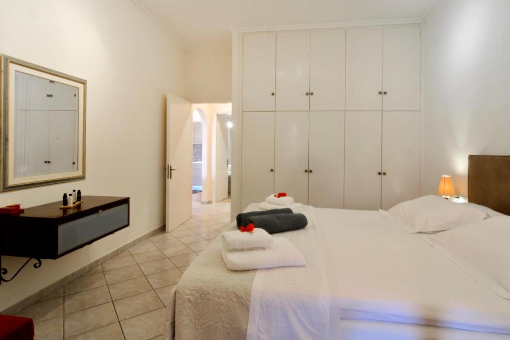 Chrismos Luxury Suites and Studios 5/39