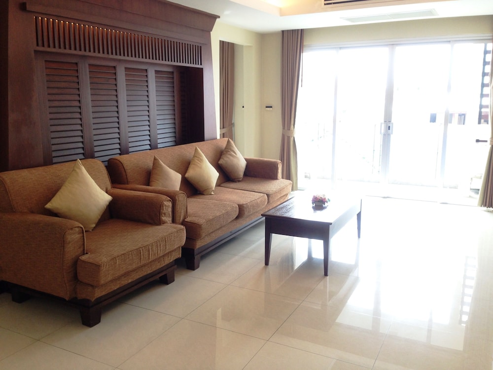 August Suites 52/69