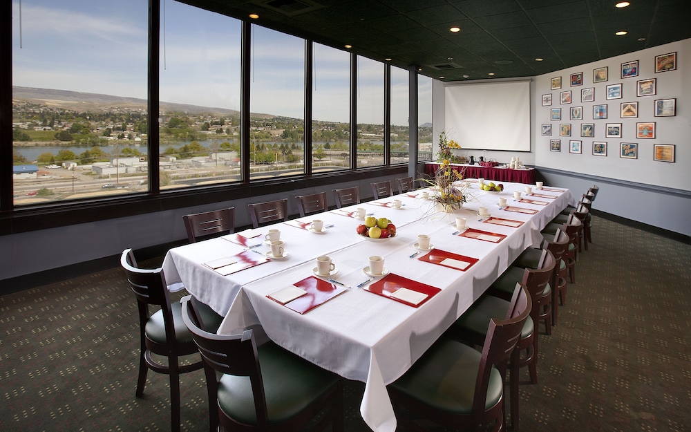Coast Wenatchee Center Hotel 39/49