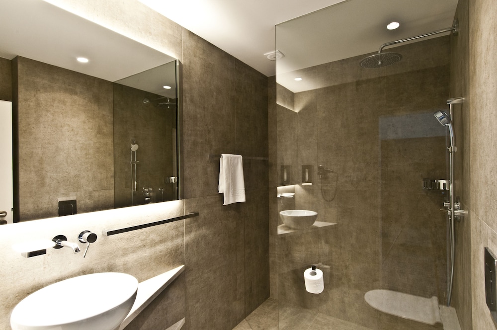 EXECUTIVE, TWIN BEDS